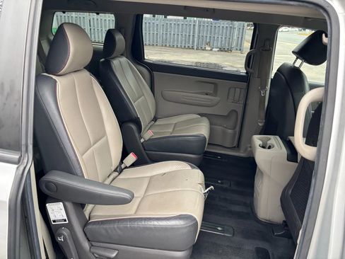 Used 2017 Kia Sedona LX w/ LX Essentials Premium Package image 19