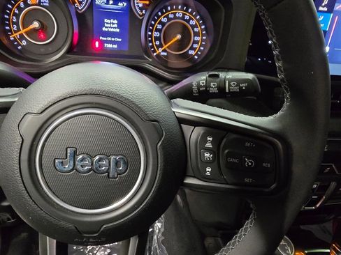 Used 2025 Jeep Wrangler Sport S image 18