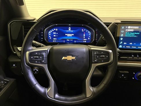 Used 2025 Chevrolet Silverado 1500 LT AWD/4WD image 2