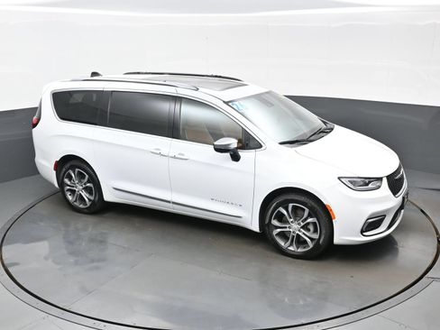 Used 2026 Chrysler Pacifica Pinnacle AWD/4WD image 45