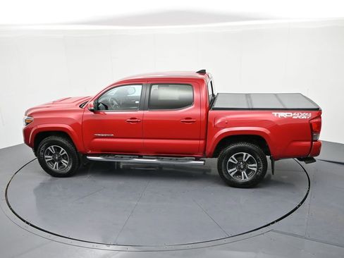 Used 2017 Toyota Tacoma TRD Sport image 18