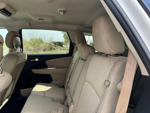 Used 2017 Dodge Journey SXT w/ Comfort/Convenience Group FWD image 9