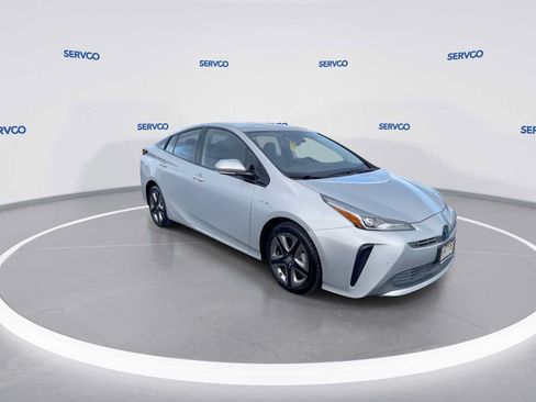 Used 2020 Toyota Prius XLE FWD image 2