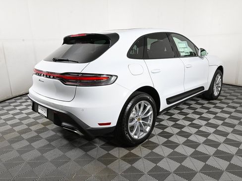 Certified 2025 Porsche Macan AWD image 29