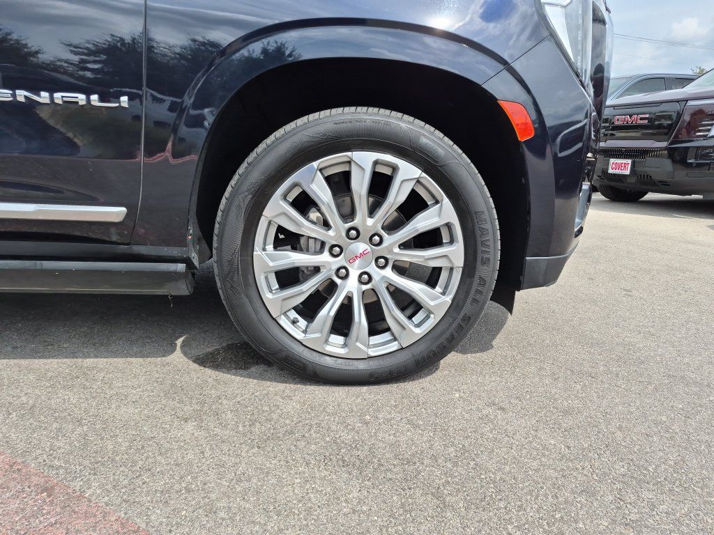 Used 2023 GMC Yukon XL Denali AWD/4WD image 13