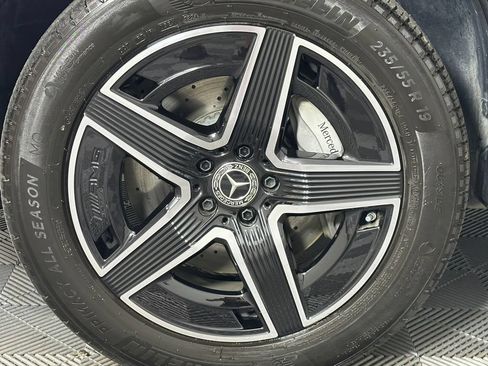 Used 2025 Mercedes-Benz GLC 300 4MATIC image 14