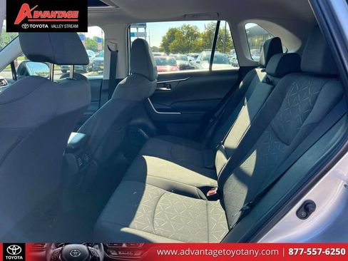 Used 2022 Toyota RAV4 XLE w/ Convenience Package AWD/4WD image 16