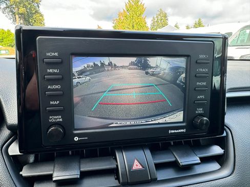Used 2022 Toyota RAV4 XLE AWD/4WD image 15