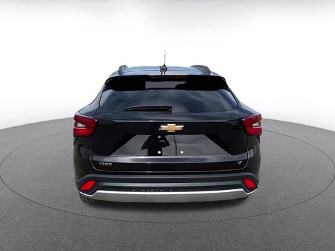 Used 2025 Chevrolet Trax LT w/ LT Convenience Package image 12