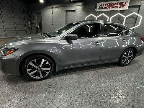 Used 2017 Nissan Altima 2.5 SR FWD image 4
