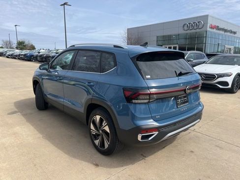 New 2026 Volkswagen Taos SE AWD/4WD image 4