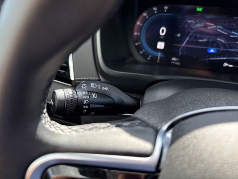 Used 2025 Volvo XC90 B6 Ultra image 24