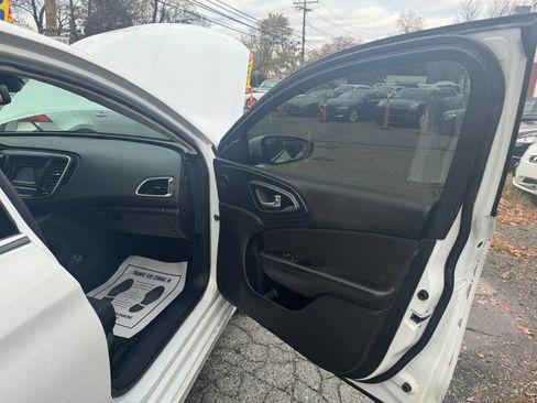 Used 2016 Chrysler 200 Limited image 25