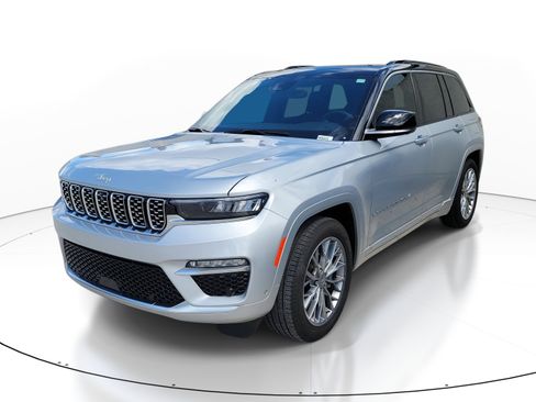 Used 2024 Jeep Grand Cherokee Summit w/ Luxury Tech Group V image 3