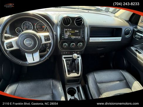 Used 2017 Jeep Compass Latitude AWD/4WD image 8