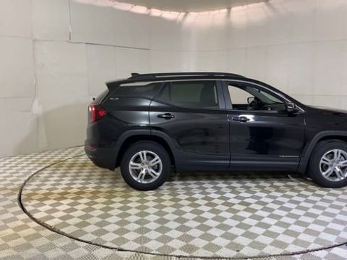 Used 2023 GMC Terrain SLE w/ Driver Convenience Package image 9