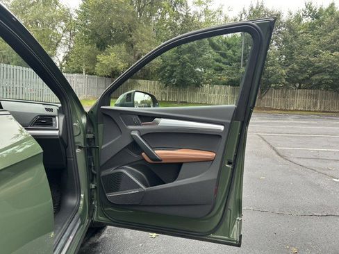 Certified 2025 Audi Q5 2.0T Premium Plus image 29