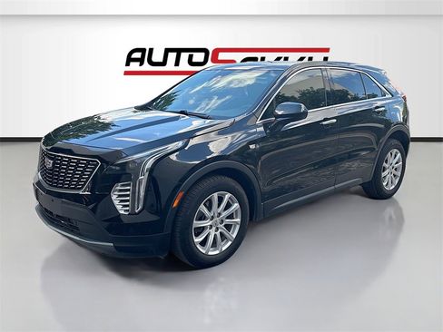 Used 2022 Cadillac XT4 Luxury w/ Cold Weather Package image 3