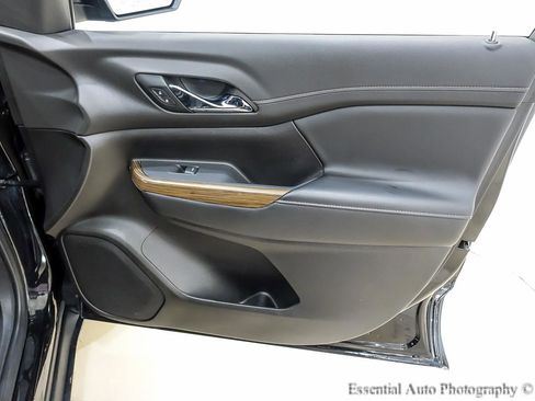 Used 2022 GMC Acadia SLE w/ Driver Convenience Package image 31