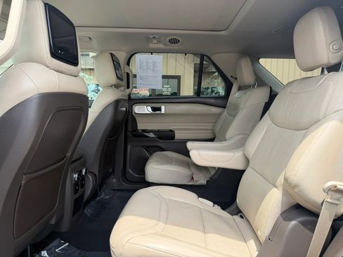 Used 2020 Ford Explorer Platinum w/ Premium Technology Package AWD/4WD image 65