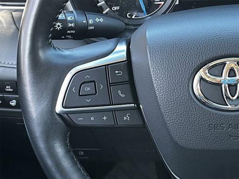 Used 2021 Toyota Highlander Limited image 12