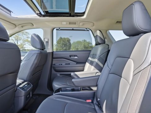 Used 2025 Nissan Pathfinder SL w/ SL Premium Package image 26