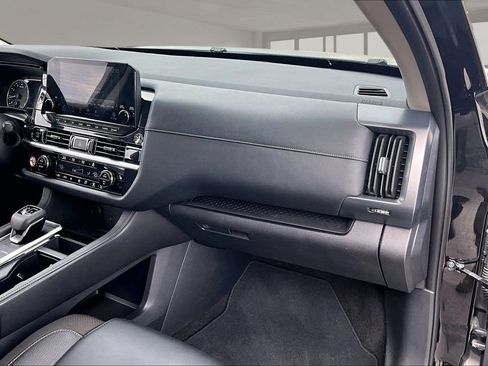 Used 2025 Nissan Pathfinder SL image 26