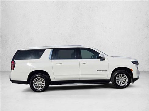 Used 2023 Chevrolet Suburban LT image 4