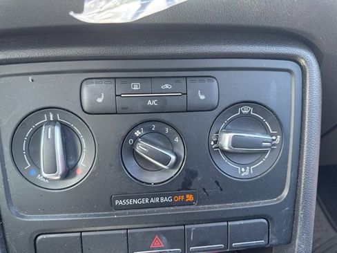 Used 2013 Volkswagen Beetle 2.5 image 13