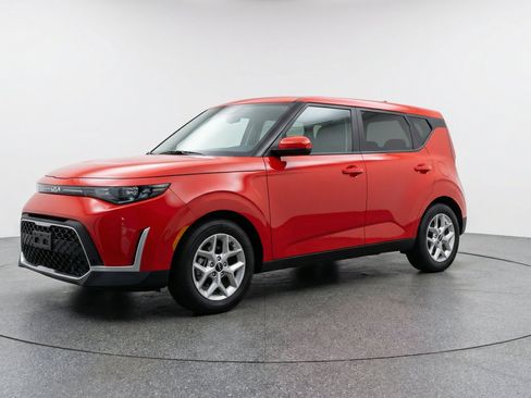 Used 2025 Kia Soul LX w/ LX Technology Package FWD image 3