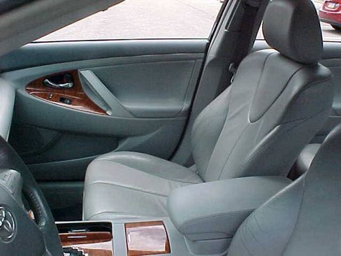 Used 2011 Toyota Camry XLE w/ SE/XLE Extra-Value Pkg FWD image 19