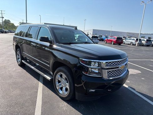 Used 2019 Chevrolet Suburban LT w/ LT Signature Package AWD/4WD image 8