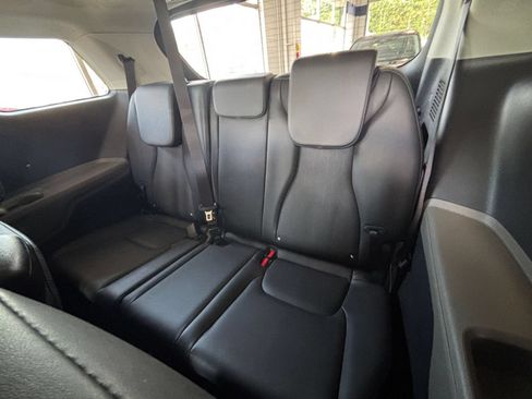 Used 2026 Kia Carnival FWD image 30