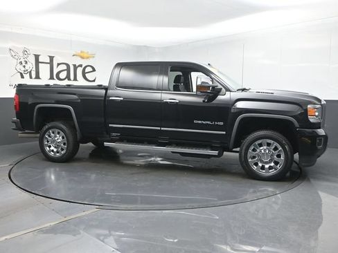 Used 2019 GMC Sierra 2500 Denali w/ Duramax Plus Package AWD/4WD image 1