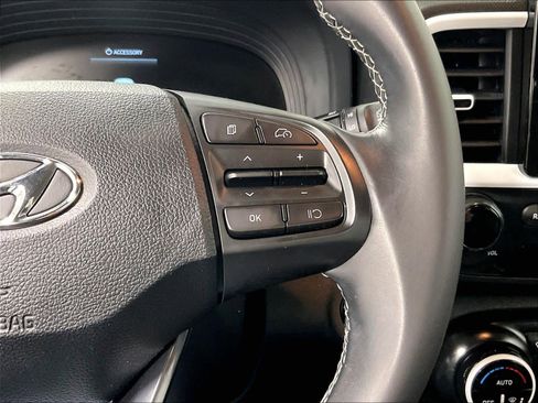 Used 2024 Hyundai Venue Limited image 24