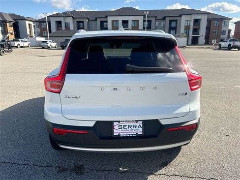 Used 2020 Volvo XC40 T5 Momentum image 12