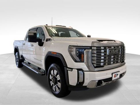 New 2026 GMC Sierra 2500 Denali w/ Denali Reserve Package image 7