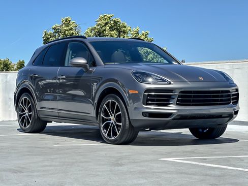 Used 2023 Porsche Cayenne AWD/4WD image 10