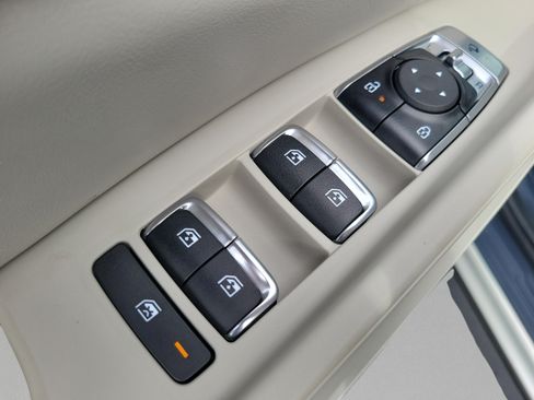 New 2026 Kia Carnival EX FWD image 13