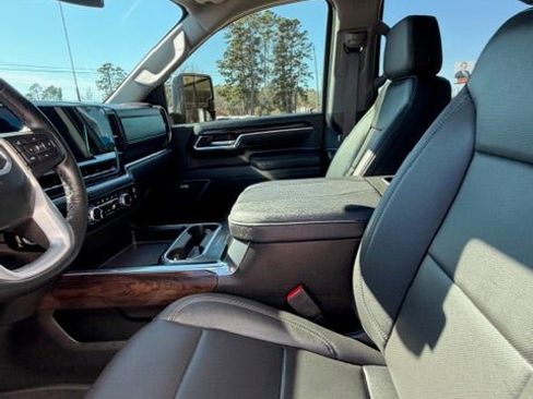 Certified 2025 GMC Sierra 2500 SLT w/ SLT Premium Package image 13