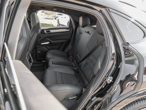 Used 2020 Porsche Cayenne Turbo image 47