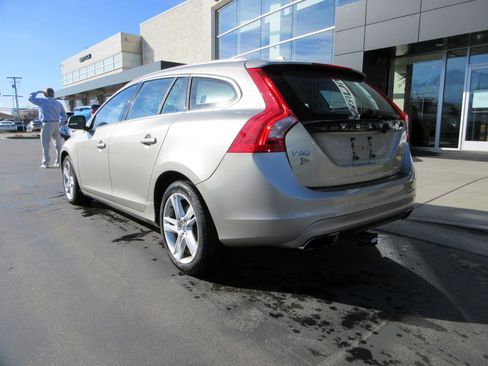 Used 2015 Volvo V60 T5 Premier Plus image 5