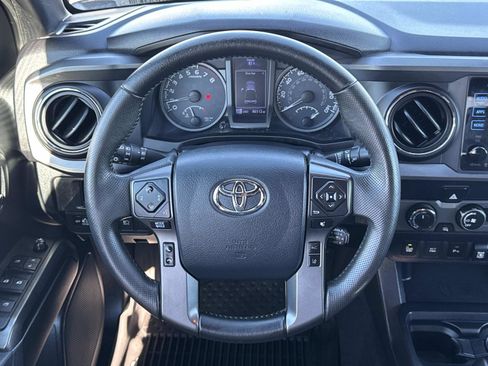 Used 2019 Toyota Tacoma TRD Sport image 10