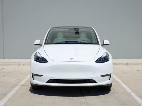 Used 2023 Tesla Model Y Long Range AWD/4WD image 3
