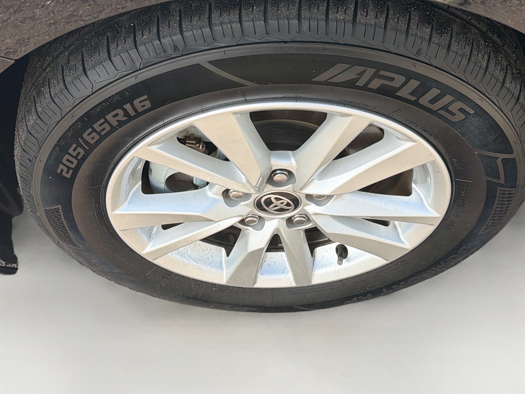 Used 2025 Toyota Camry LE FWD image 11