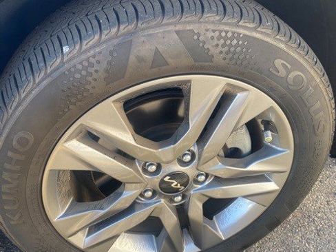 Used 2023 Kia Seltos S w/ Navigation Package image 32