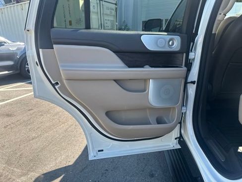 Used 2024 Lincoln Navigator Reserve AWD/4WD image 17