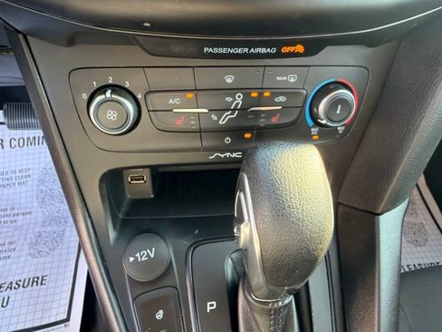 Used 2018 Ford Focus SE w/ Cold Weather Package FWD image 18
