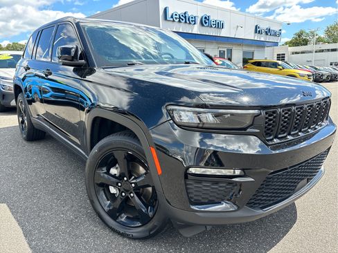 Used 2023 Jeep Grand Cherokee Limited w/ Black Appearance Package AWD/4WD image 33