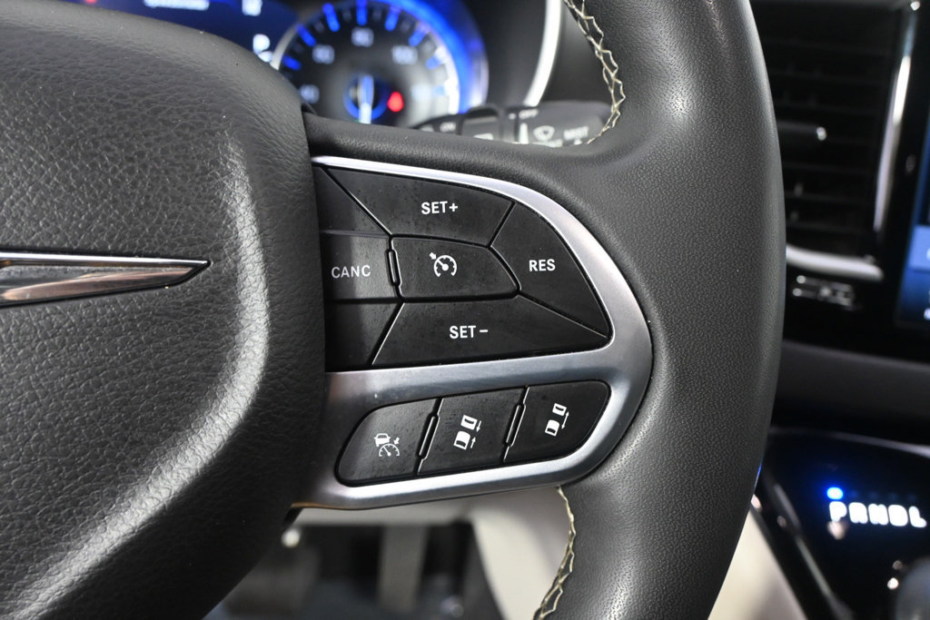 Used 2022 Chrysler Pacifica Touring-L FWD image 34
